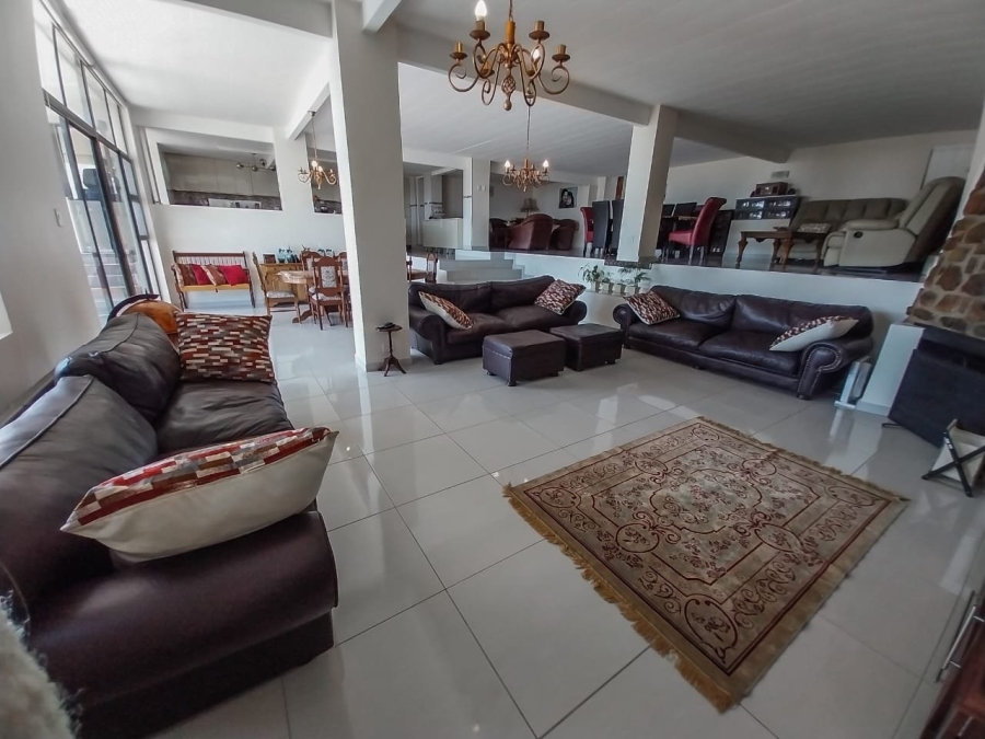 5 Bedroom Property for Sale in Meerhof North West
